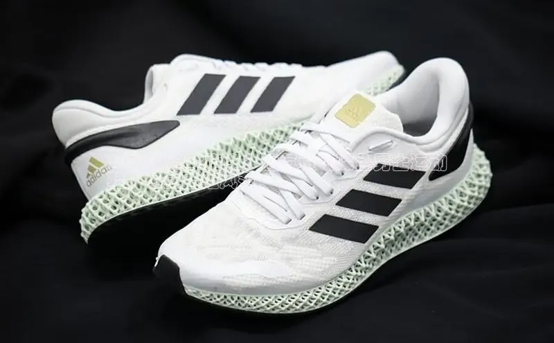 球速体育下载安装百度搜索资源平台2024潮流季指南：透气透气深色男士运动
鞋，尽显酷炫风范