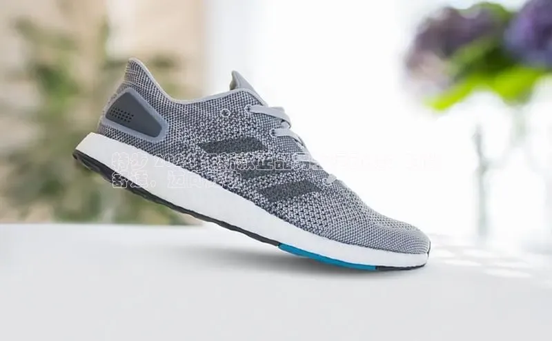 球速体育网页版登陆入口巴美列捷福特步 2024 年新款正品男士运动鞋：时尚
舒适，迈向成功