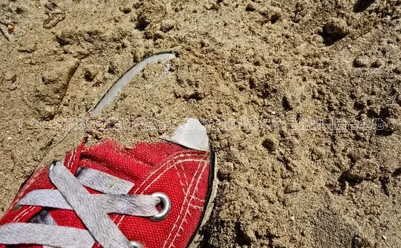 ！2025新款运动鞋防滑款式：带你走进时尚与实用的完美结合之地