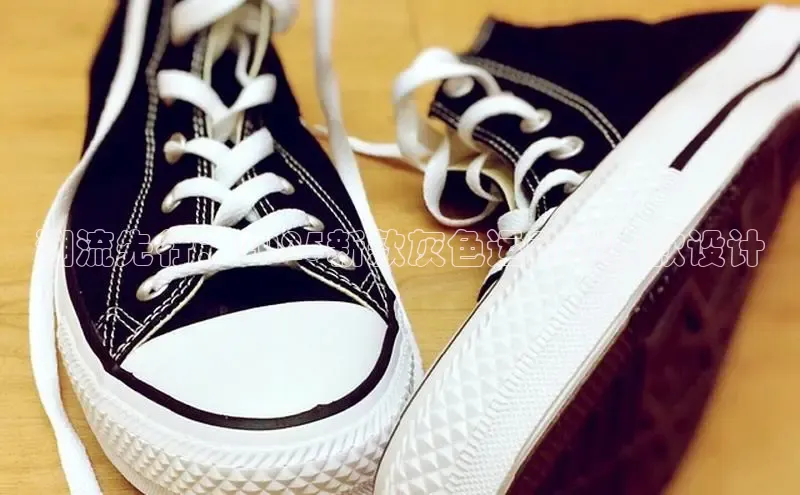 潮流先行：2025新款灰色运动鞋男款设计